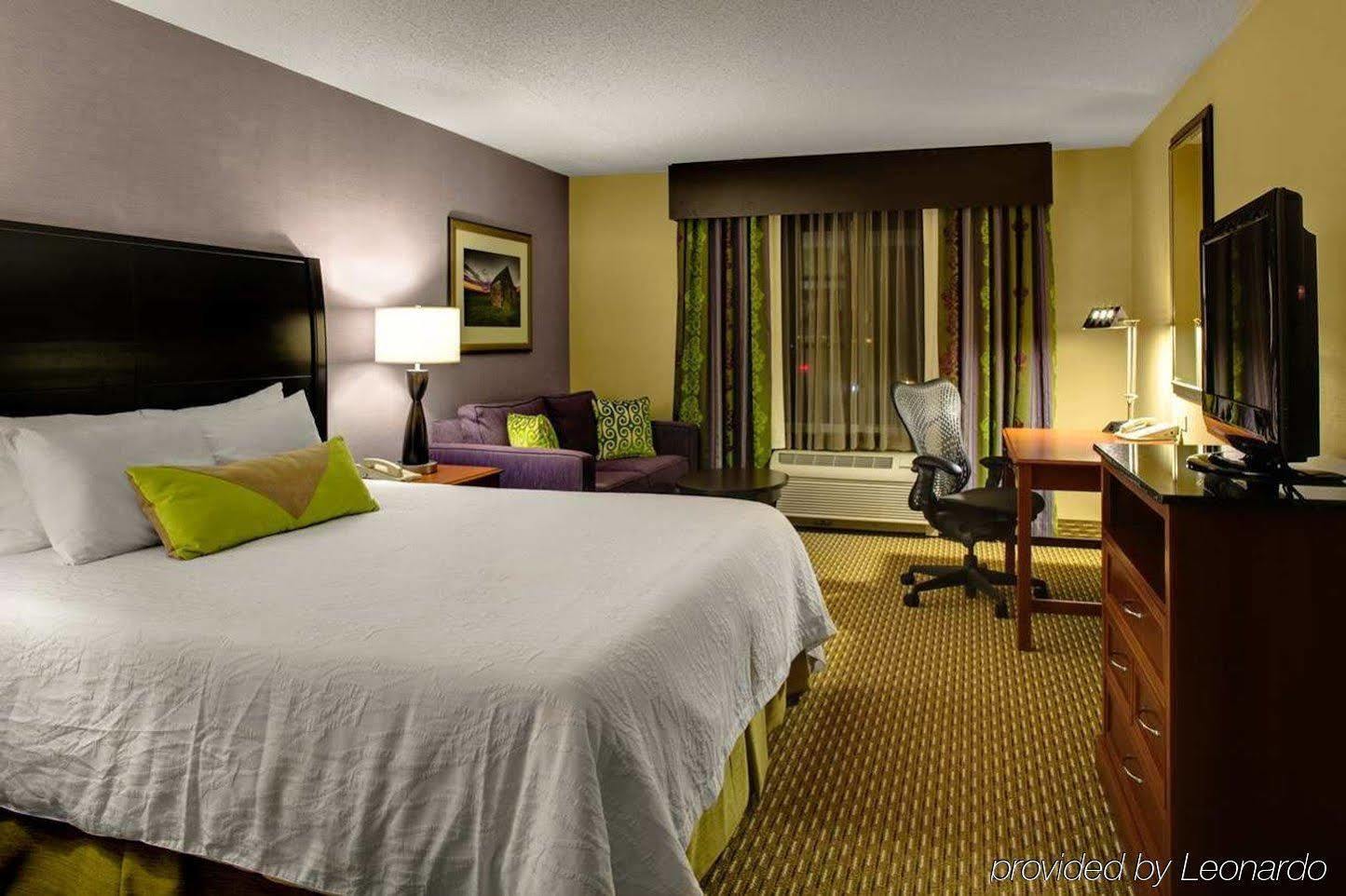 Hilton Garden Inn Hartford North-Bradley International Airport Уиндзър Екстериор снимка